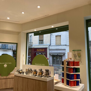 Cloisonnement et faux-plafond magasin de vente de thés à Nîmes